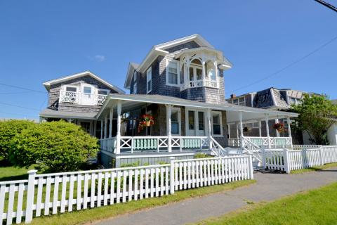 STEPS TO INKWELL BEACH 4 BR House For Rent in Oak Bluffs  #OBBAKER